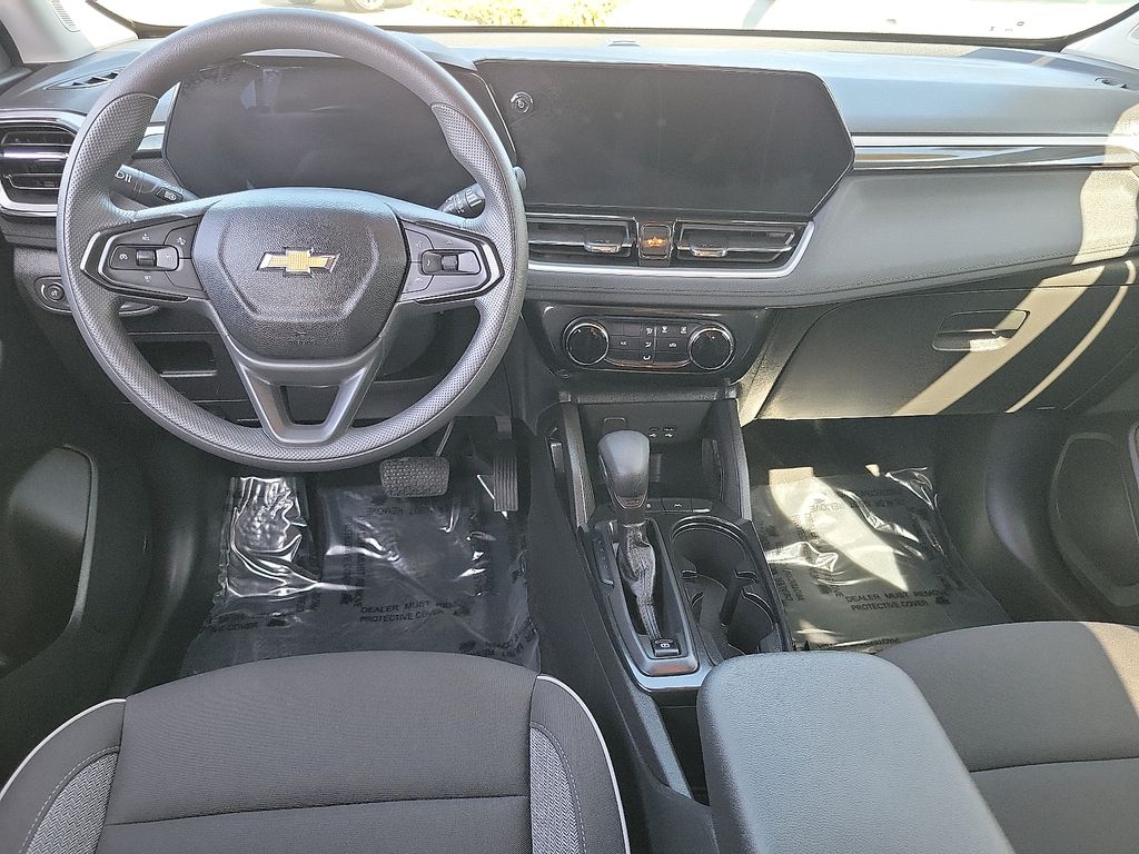 2025 Chevrolet Trailblazer LT photo 4