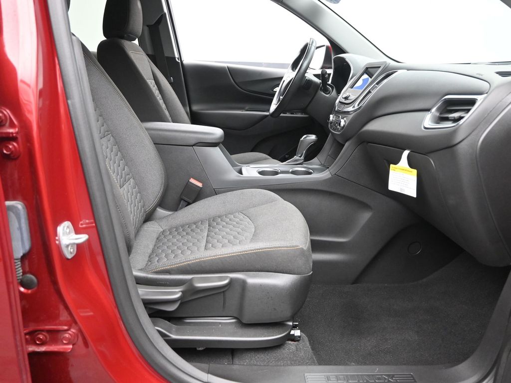 2020 Chevrolet Equinox LT photo 2