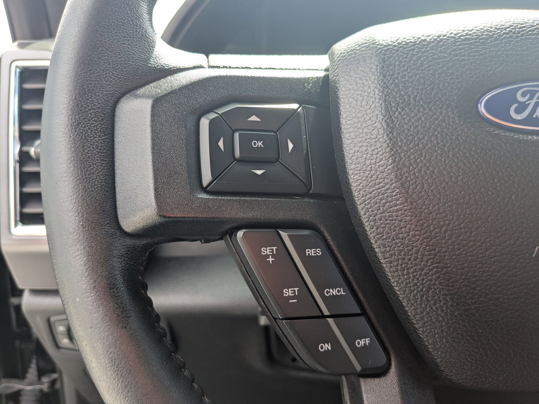 2017 Ford F-150 XLT photo 16