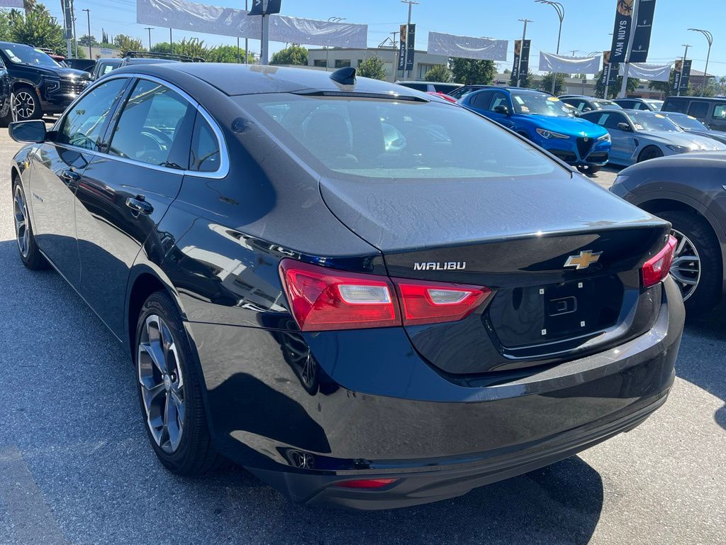 2023 Chevrolet Malibu 1LT photo 3