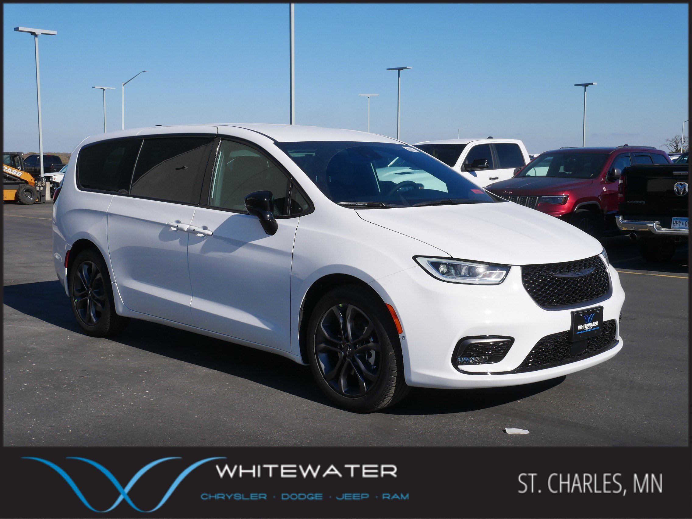 2026 Chrysler Pacifica Select's photo