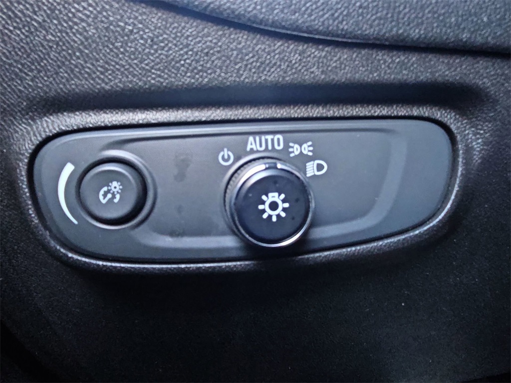 2022 Chevrolet Equinox LS photo 27