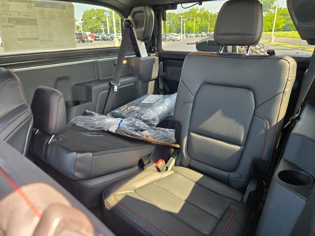 2025 Ford Bronco First Edition photo 16