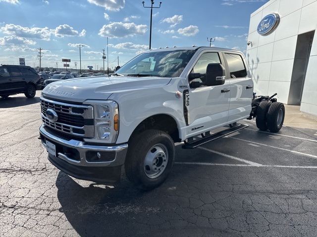2026 Ford F-350 XL photo 2