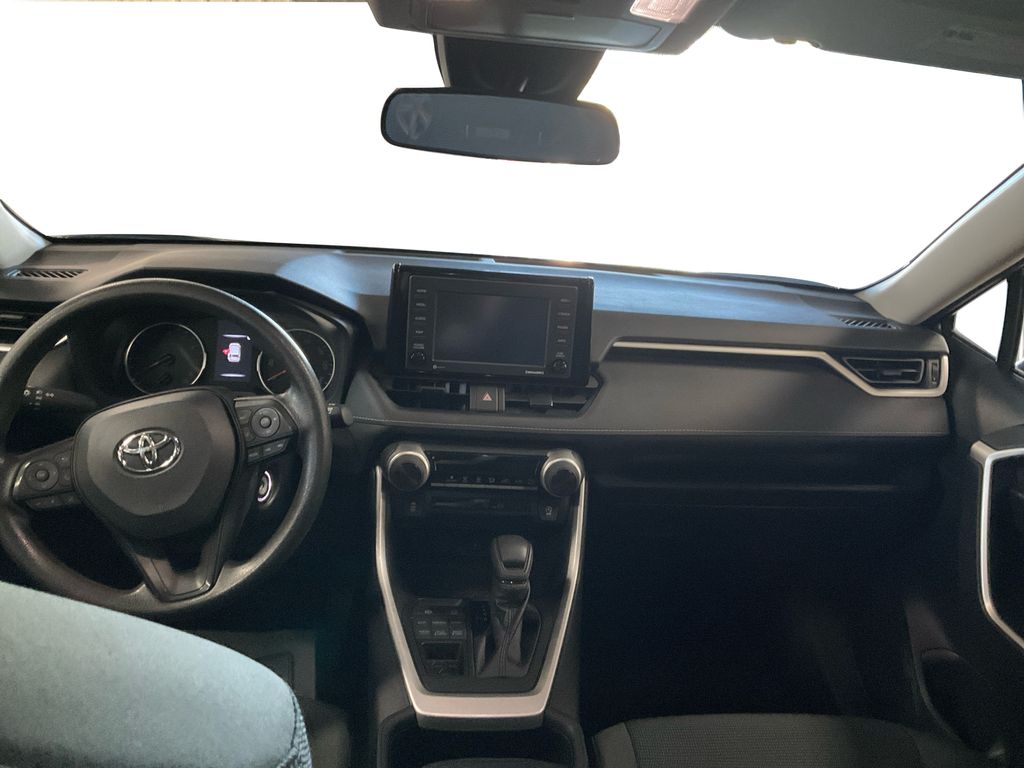 2022 Toyota RAV4 LE photo 13