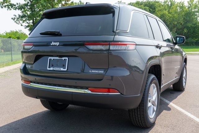 2025 Jeep Grand Cherokee Laredo X photo 2