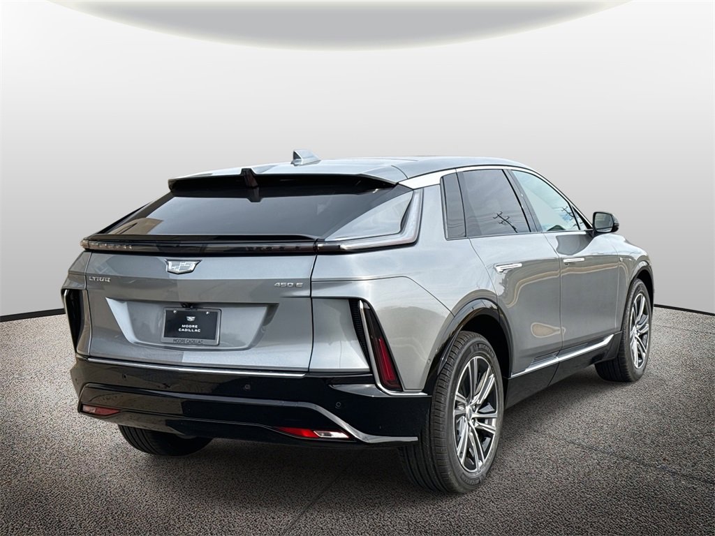 2026 Cadillac Lyriq Luxury photo 2
