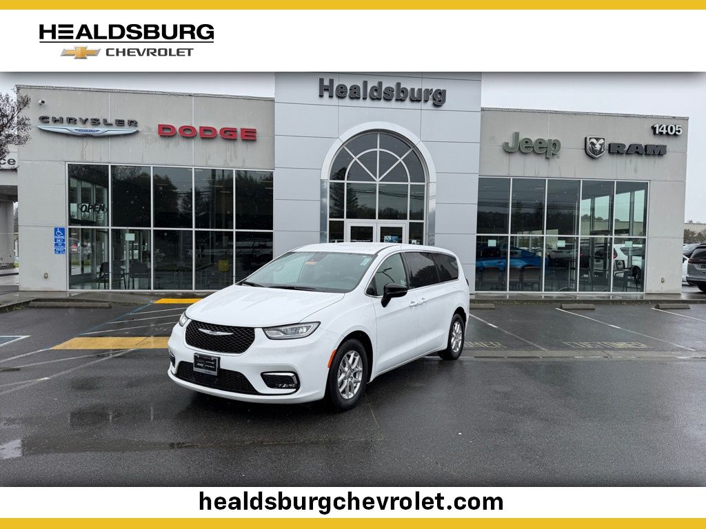 2025 Chrysler Pacifica Select