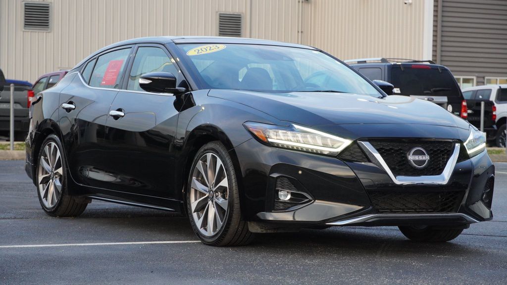 2023 Nissan Maxima Platinum photo 2