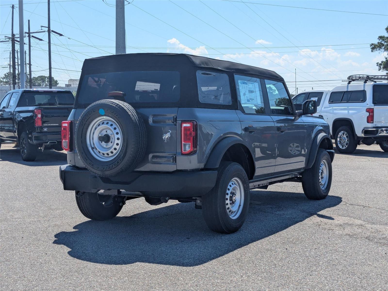 2025 Ford Bronco Base photo 3