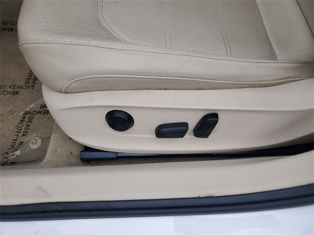 2012 Volkswagen Passat SE photo 10