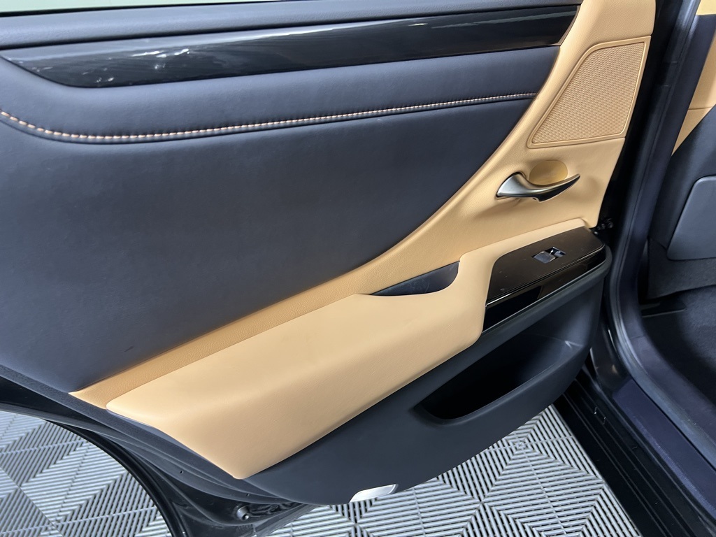 2025 Lexus ES 350 photo 21