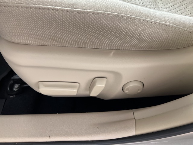 2014 Toyota Camry SE photo 9