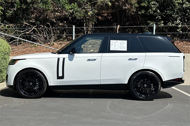 2023 Land Rover Range Rover SE photo 2