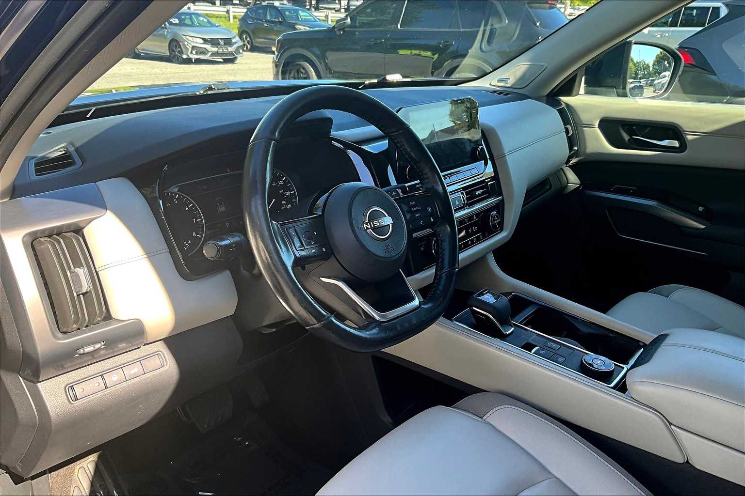 2023 Nissan Pathfinder SL photo 16