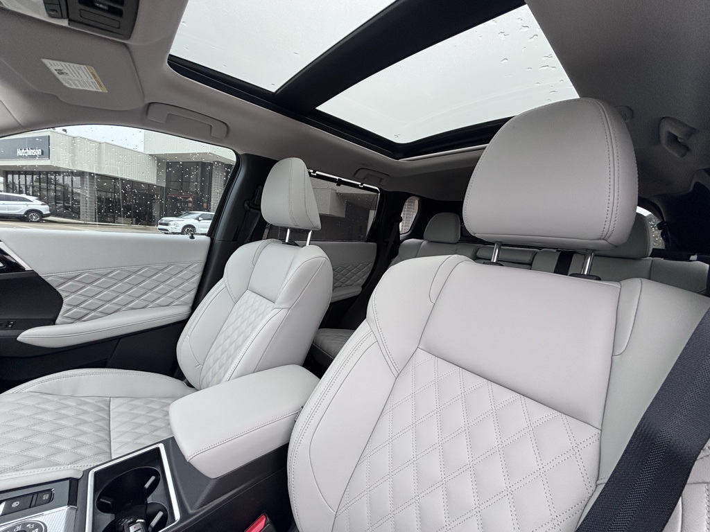 2024 Mitsubishi Outlander PHEV Platinum photo 11