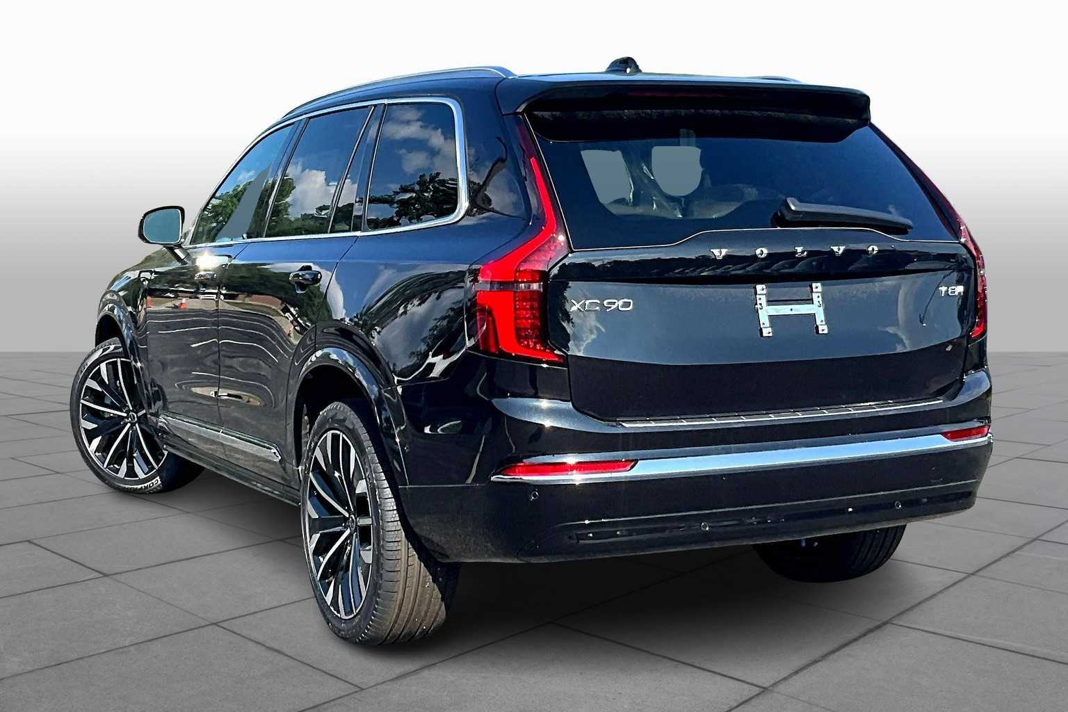 2026 Volvo XC90 Plus photo 3
