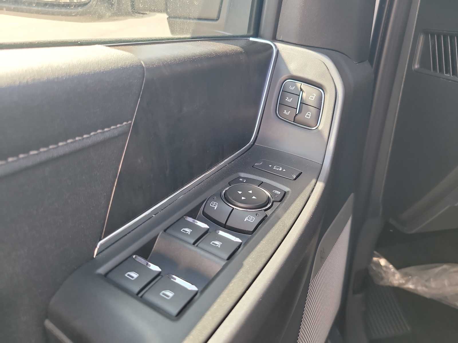 2025 Ford F-250 Lariat photo 11