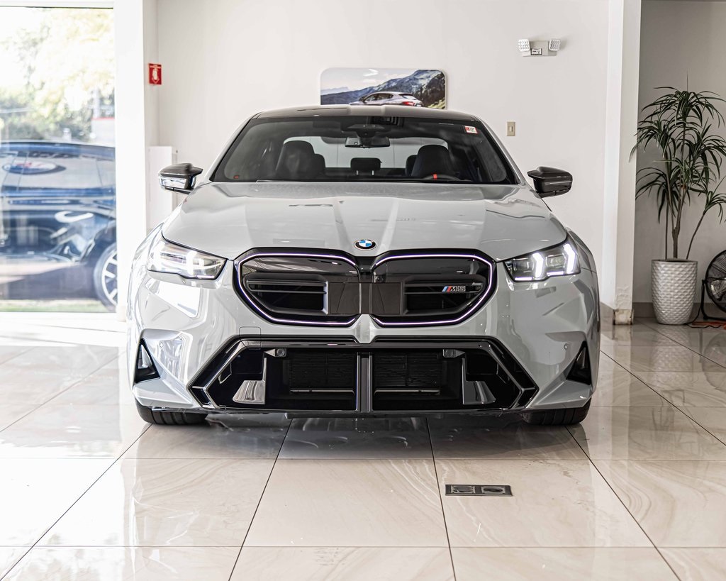 2025 BMW M5 - Image 2
