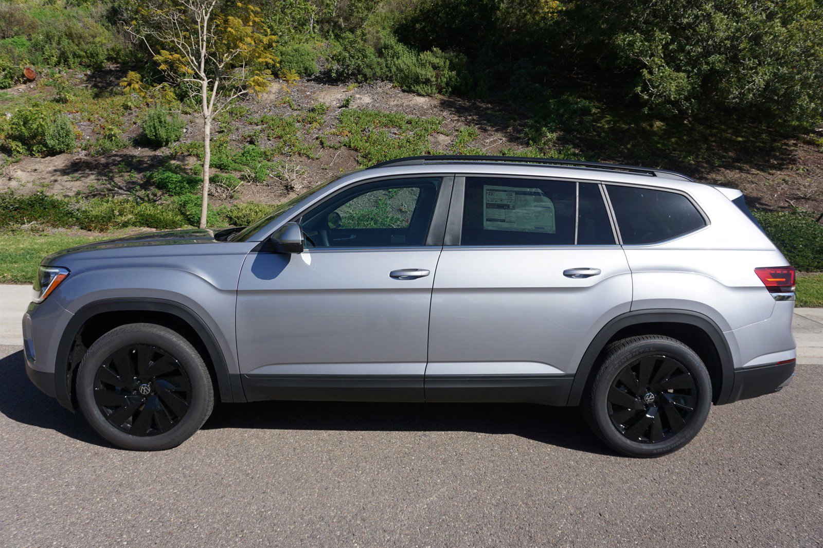 2024 Volkswagen Atlas SE Technology photo 3