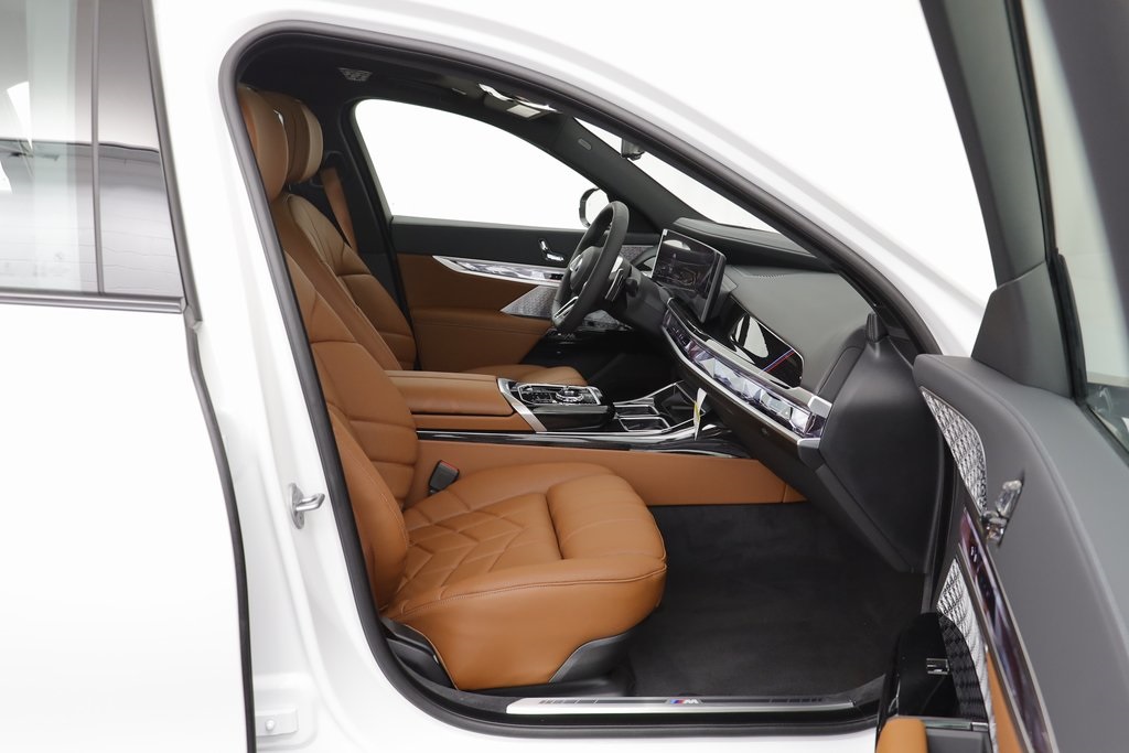 2026 Bmw 750e photo 19