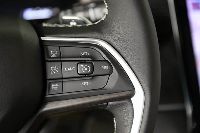 2025 Jeep Grand Cherokee Limited photo 5