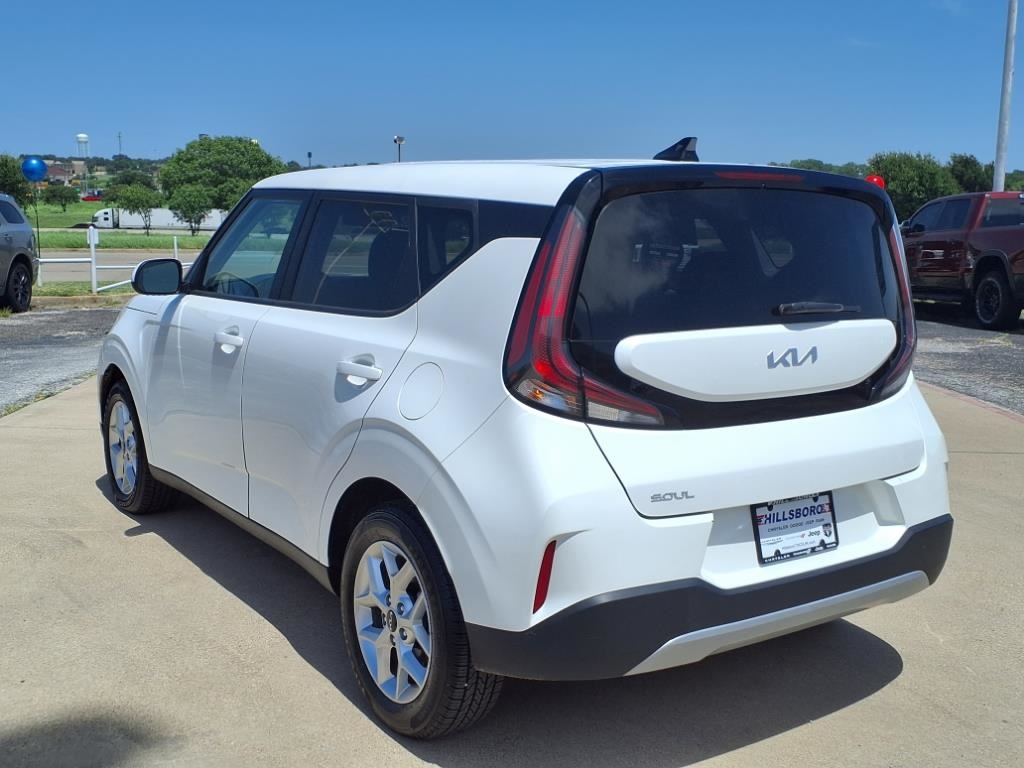2023 Kia Soul LX photo 3