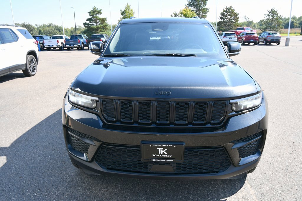 2024 Jeep Grand Cherokee Altitude photo 11
