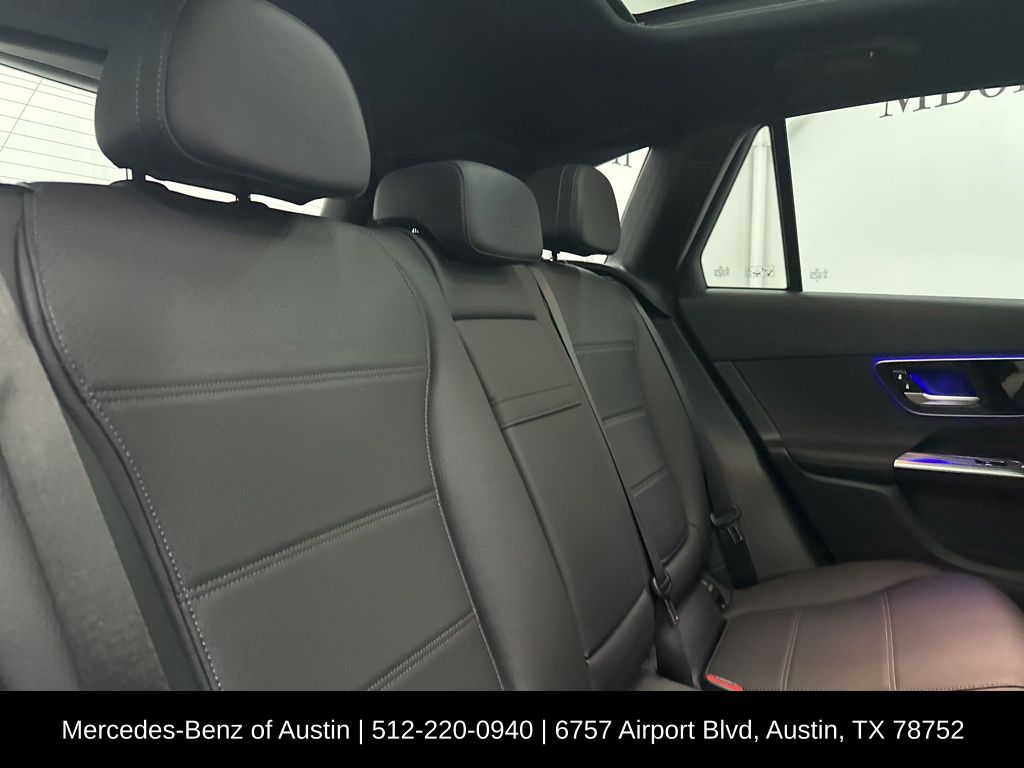 2025 Mercedes Benz GLC 300 photo 17