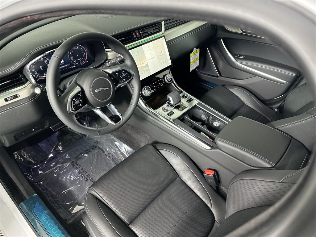 2024 Jaguar XF P300 R-Dynamic SE photo 10
