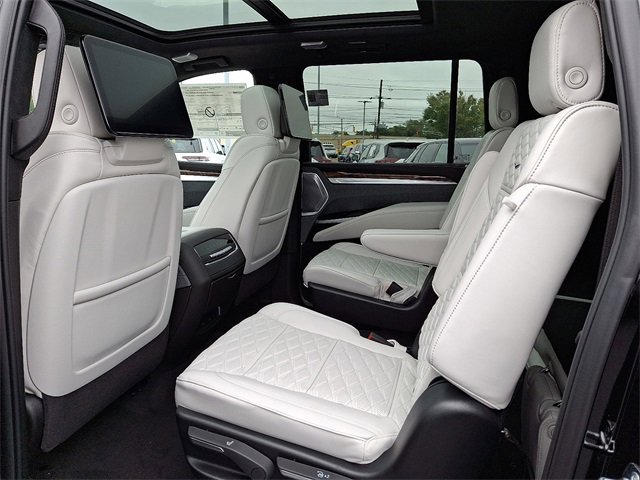 2025 Cadillac Escalade ESV Sport Platinum photo 5