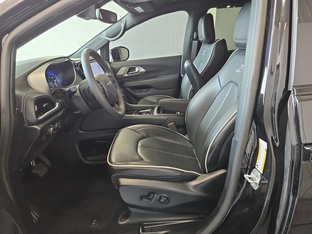 2024 Chrysler Pacifica Limited photo 5