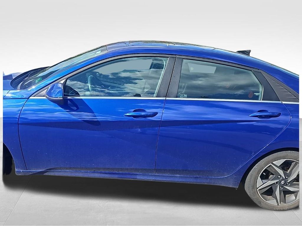 2021 Hyundai Elantra SEL photo 4