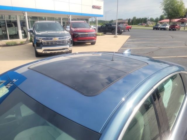 2024 Chevrolet Malibu Premier 2LT photo 10