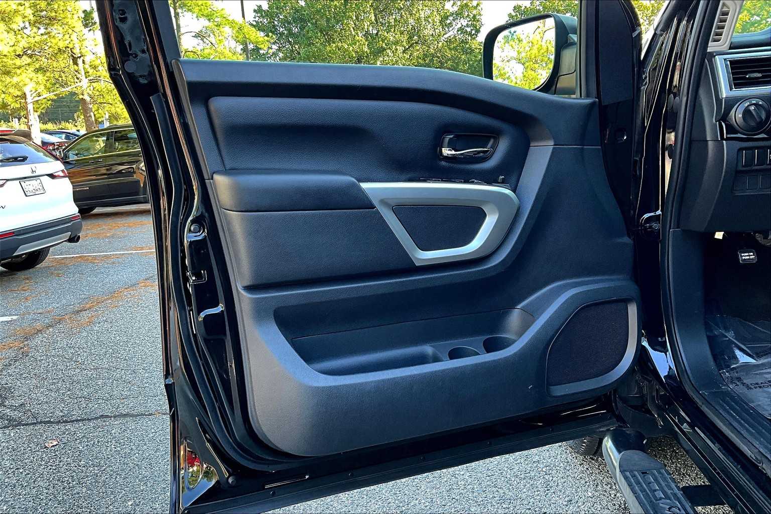 2019 Nissan Titan SV photo 20