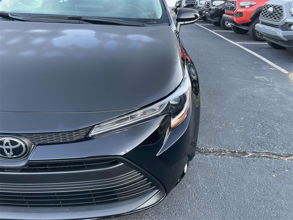 2025 Toyota Corolla LE photo 10