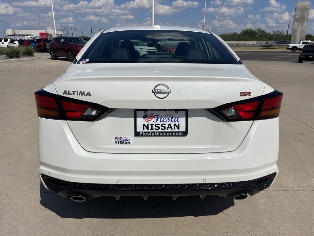 2025 Nissan Altima SR photo 4