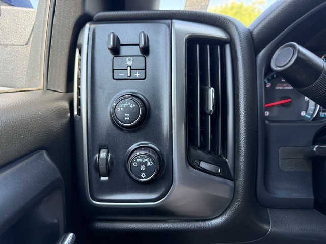 2018 Chevrolet Silverado 1500 LT photo 16