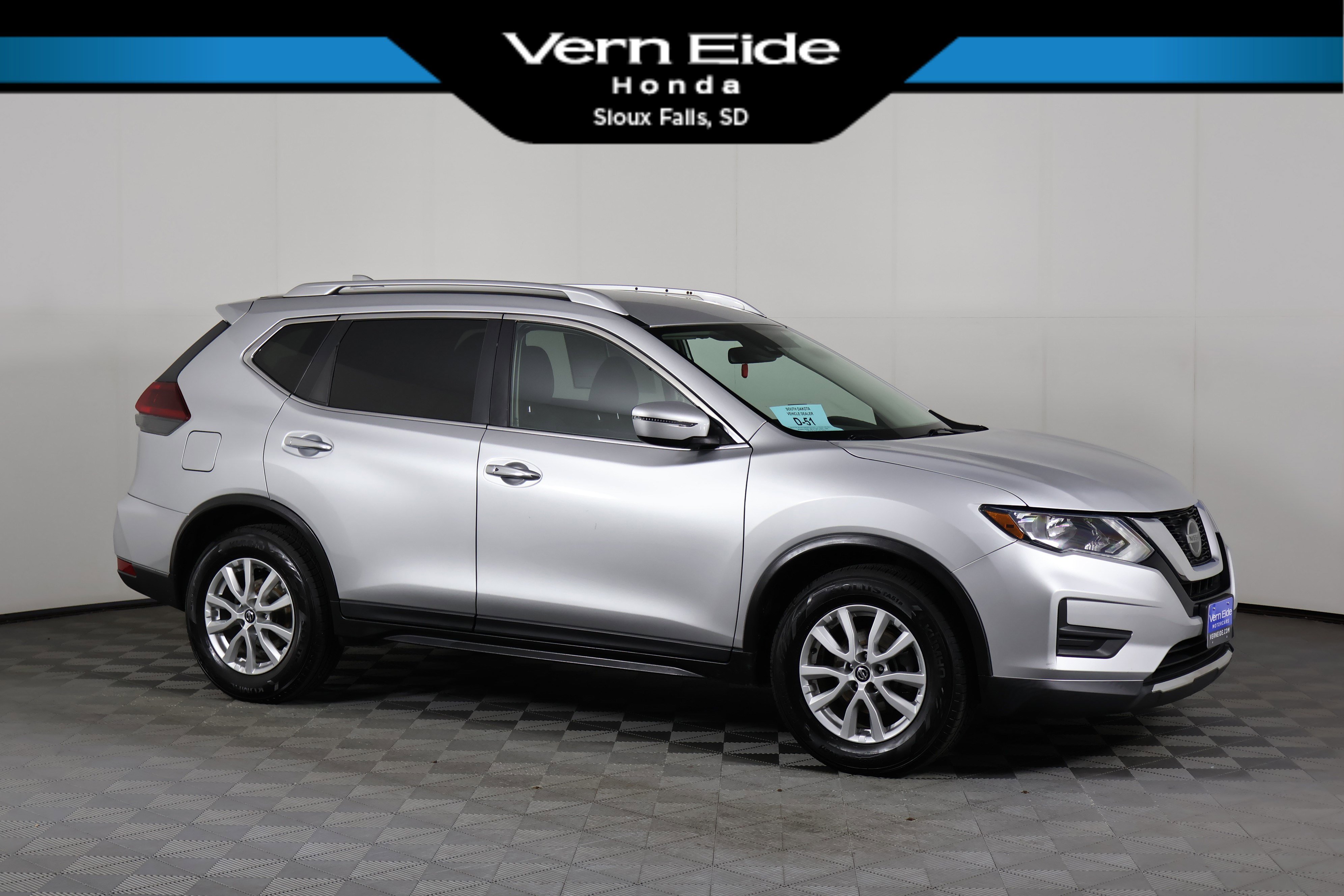 2019 Nissan Rogue SV's photo