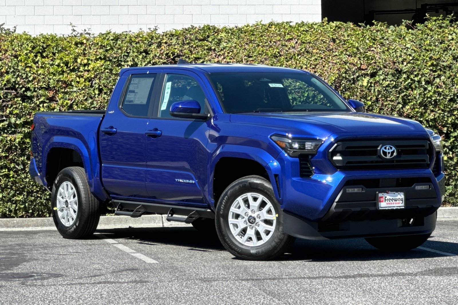 2025 Toyota Tacoma SR5 4x4 Double Cab photo 2