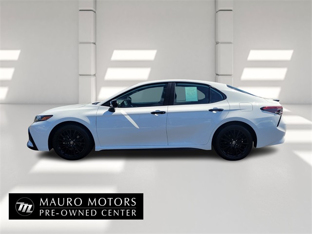 2021 Toyota Camry SE photo 6