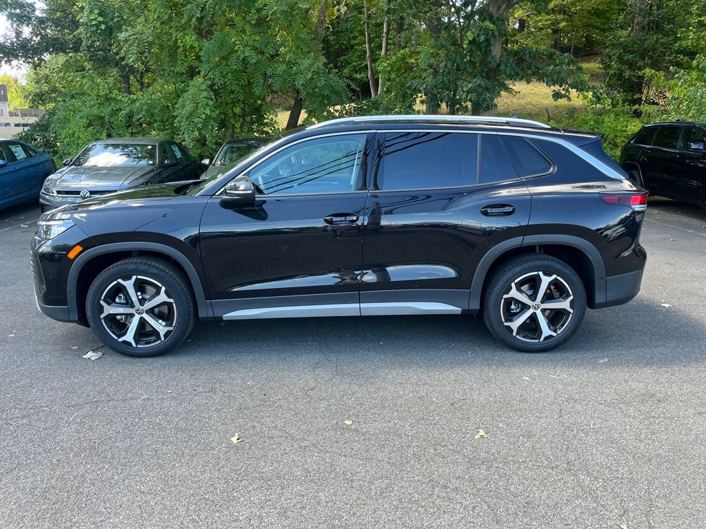 2025 Volkswagen Tiguan SE photo 4