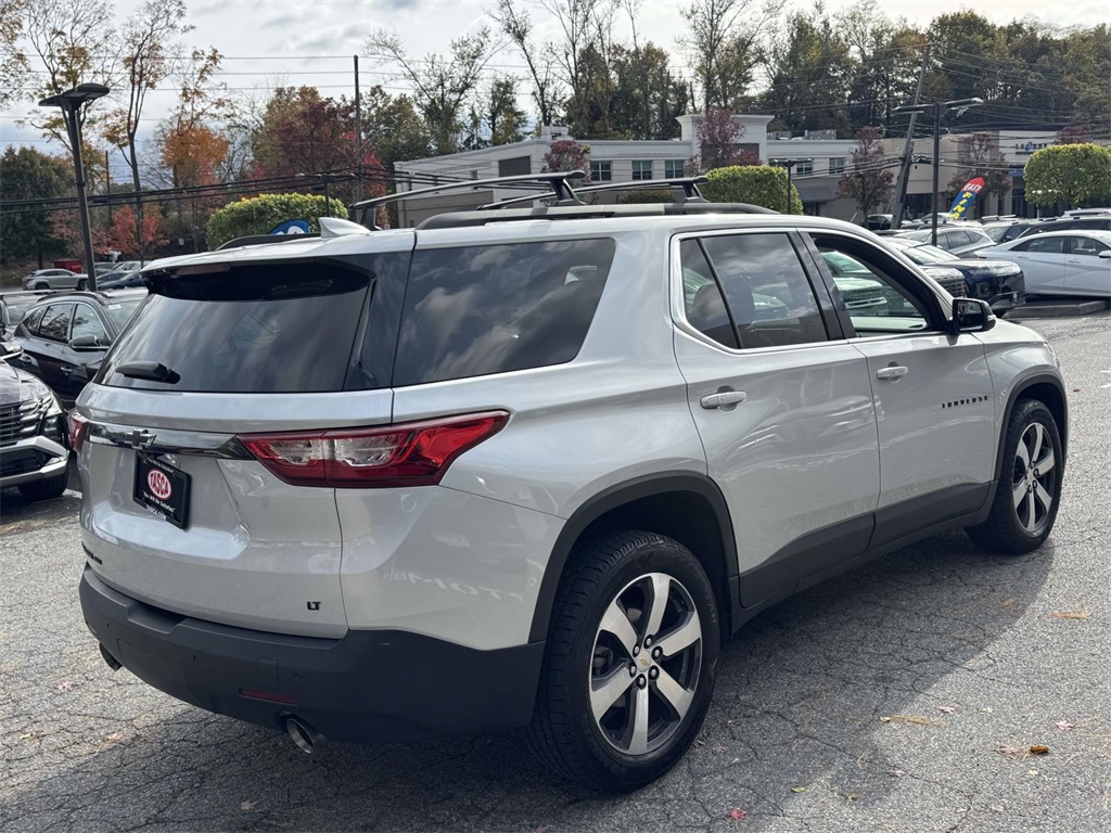 2021 Chevrolet Traverse Leather photo 2