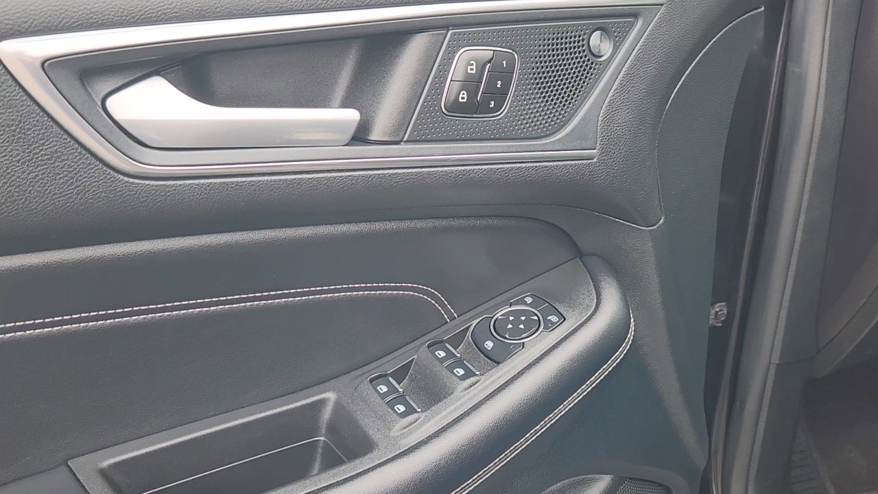 2023 Ford Edge Titanium photo 7