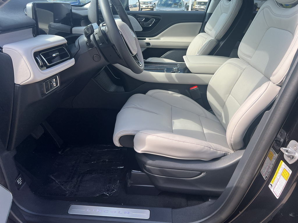 2025 Lincoln Aviator Reserve photo 16