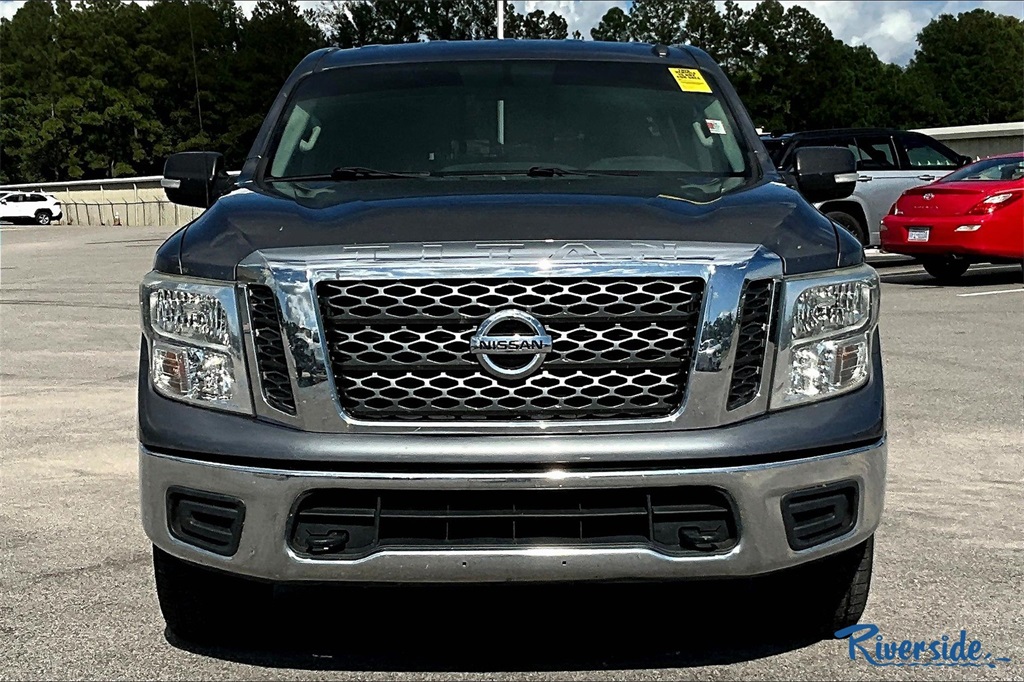 2018 Nissan Titan SV photo 2
