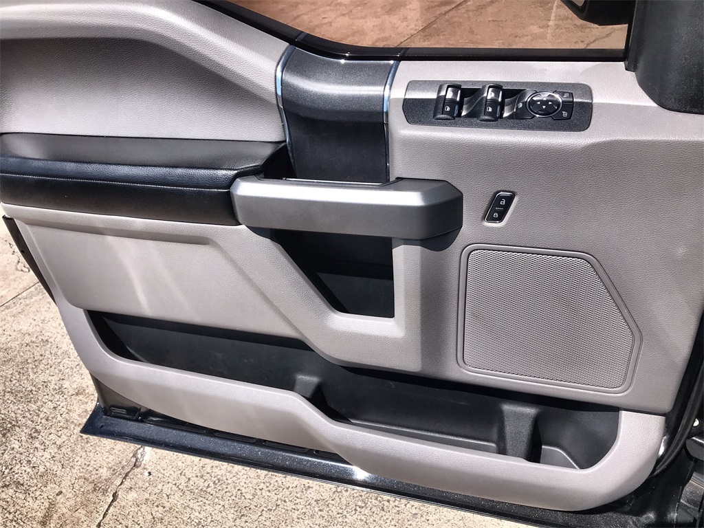 2015 Ford F-150 XLT photo 13