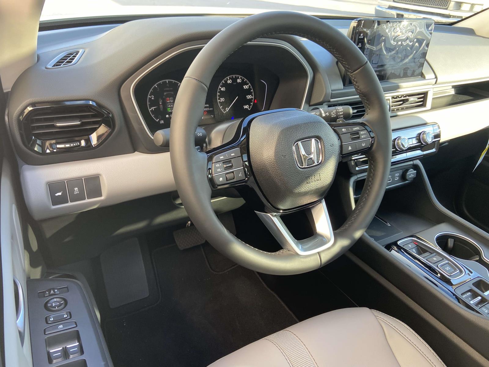 2025 Honda Pilot Touring photo 3