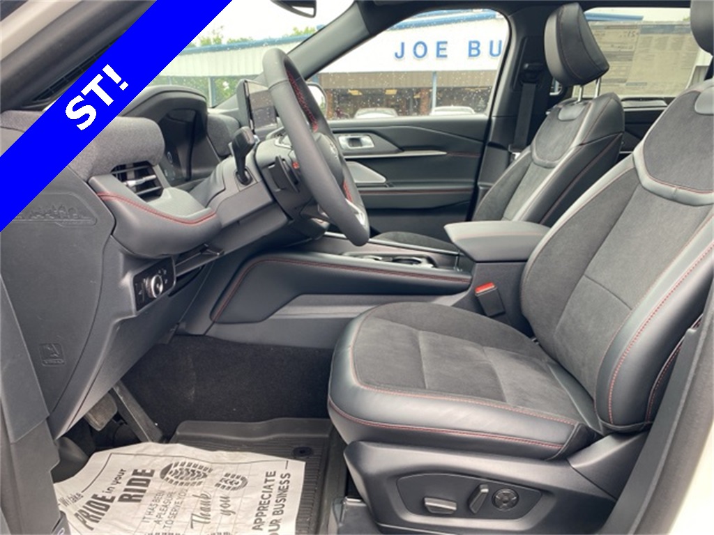 2025 Ford Explorer ST photo 2