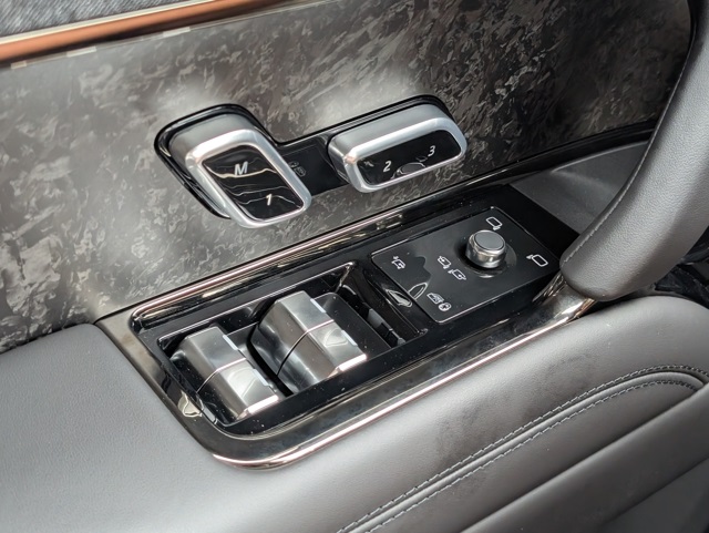 2025 Land Rover Range Rover Sport SE photo 18